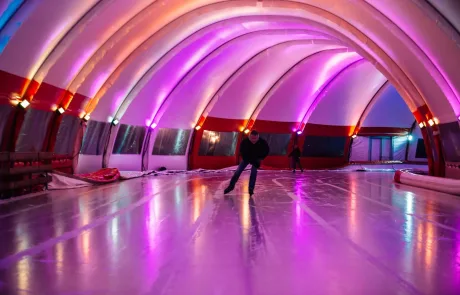 Regenboog verlichting Schaatsbaan Rotterdam