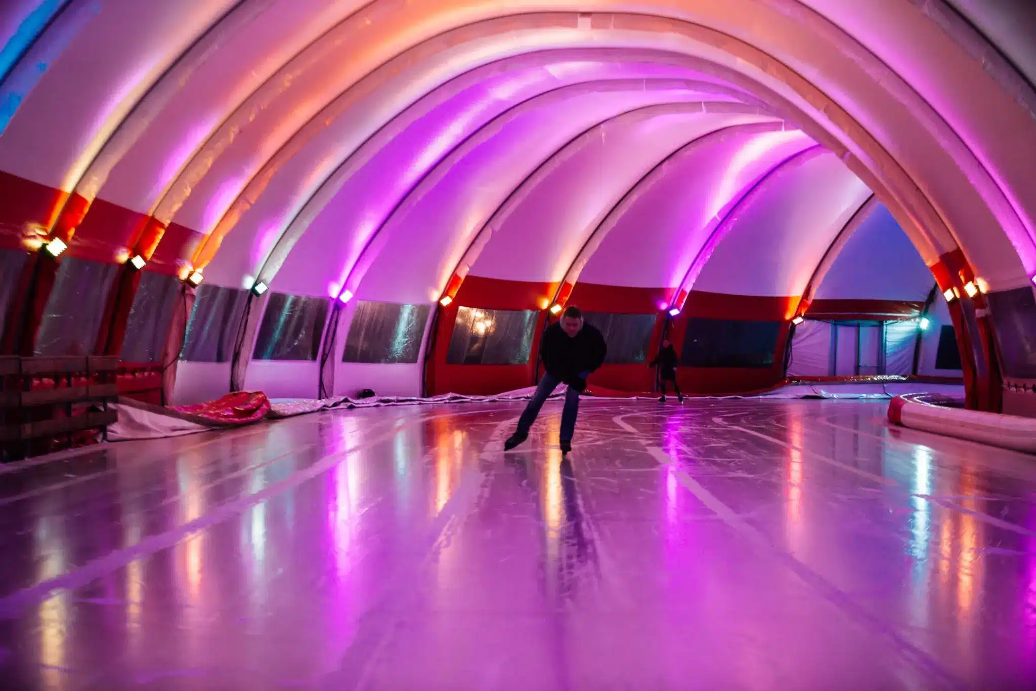 Regenboog verlichting Schaatsbaan Rotterdam