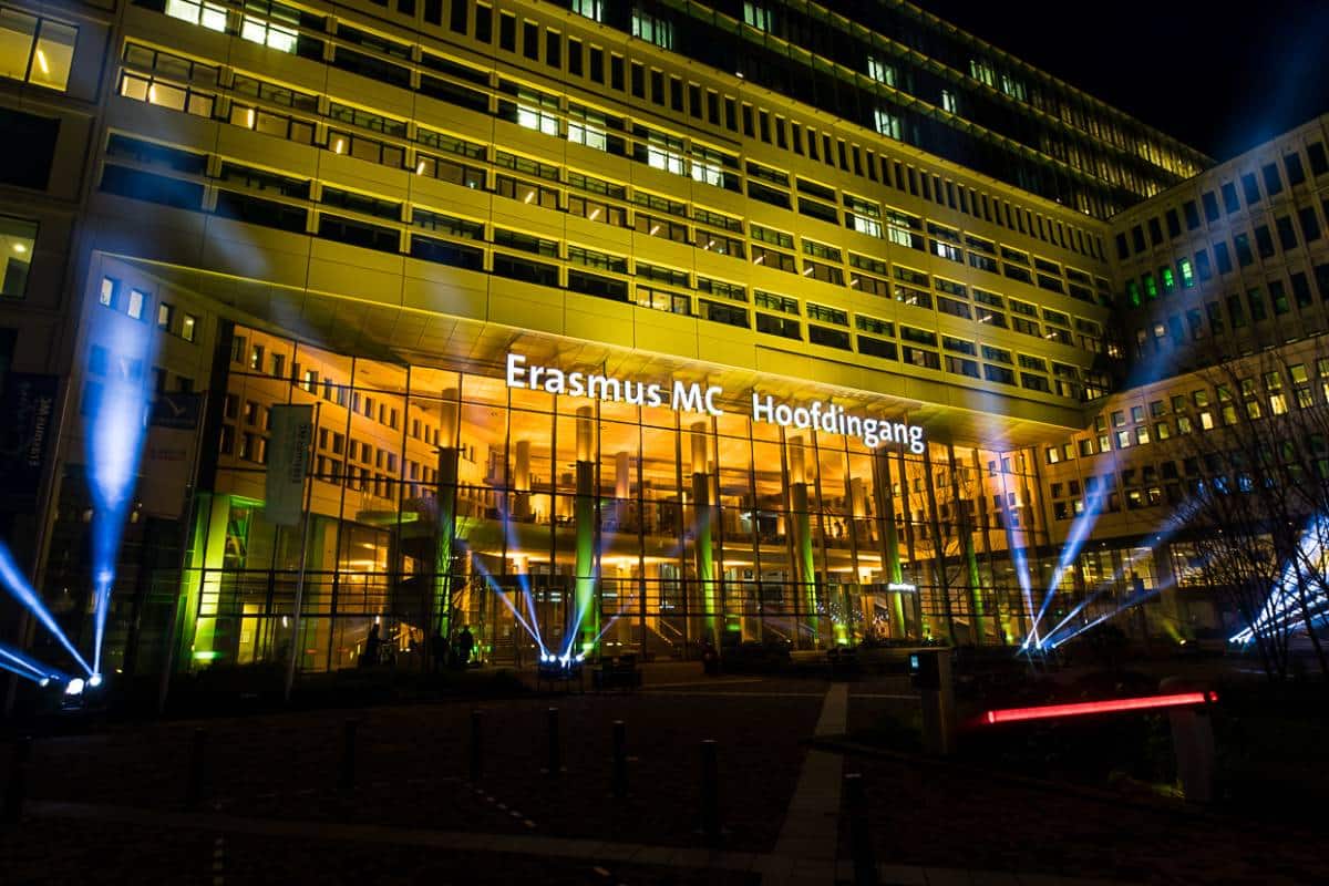 LightTheSky ingang Erasmus Medisch Centrum Rotterdam Lichtstralen in de lucht